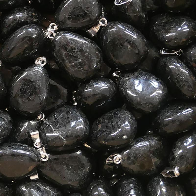 Pendentif astrophyllite Norvège A (pierre roulée) - La Boite à Cailloux