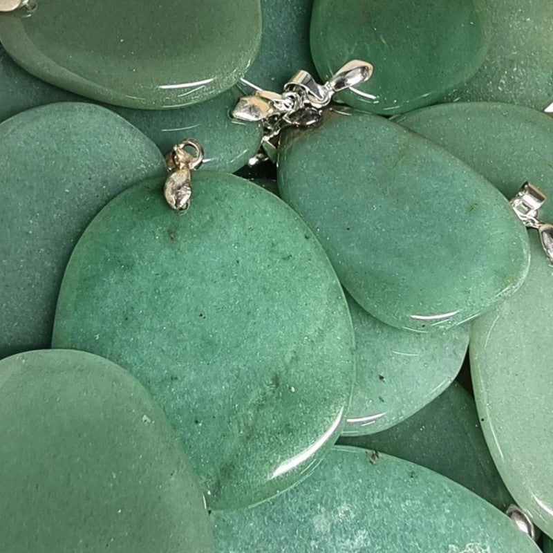 Pendentif aventurine verte Brésil A (pierre plate) - La Boite à Cailloux