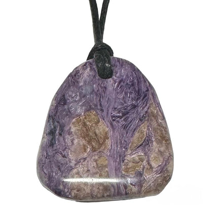 Pendentif charoite Russie AA (pierre plate) + cordon - La Boite à Cailloux
