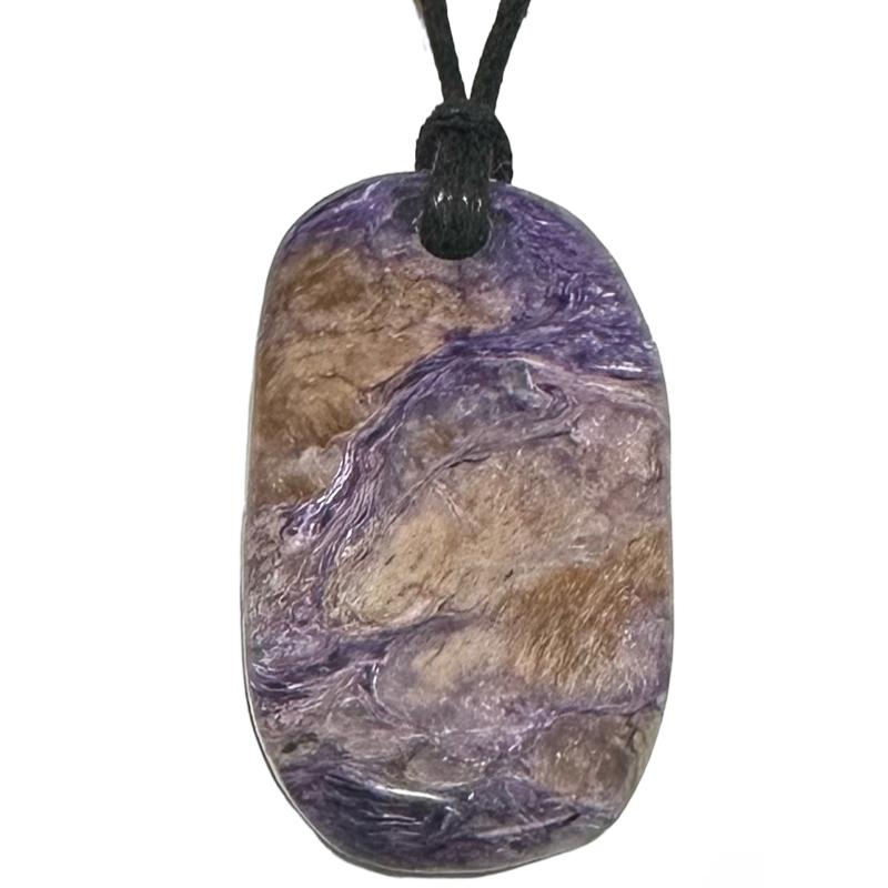 Pendentif charoite Russie AA (pierre plate) + cordon - La Boite à Cailloux