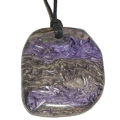 Pendentif charoite Russie AA (pierre plate) + cordon - La Boite à Cailloux