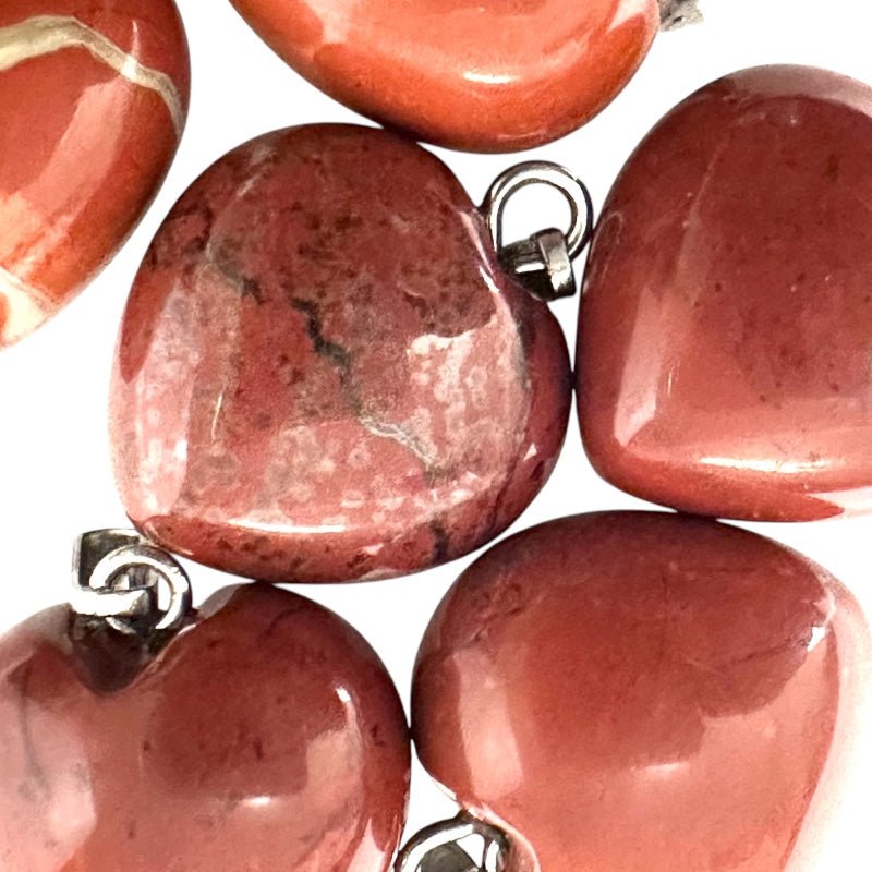 Pendentif coeur jaspe rouge Afrique du Sud A (15mm) - La Boite à Cailloux