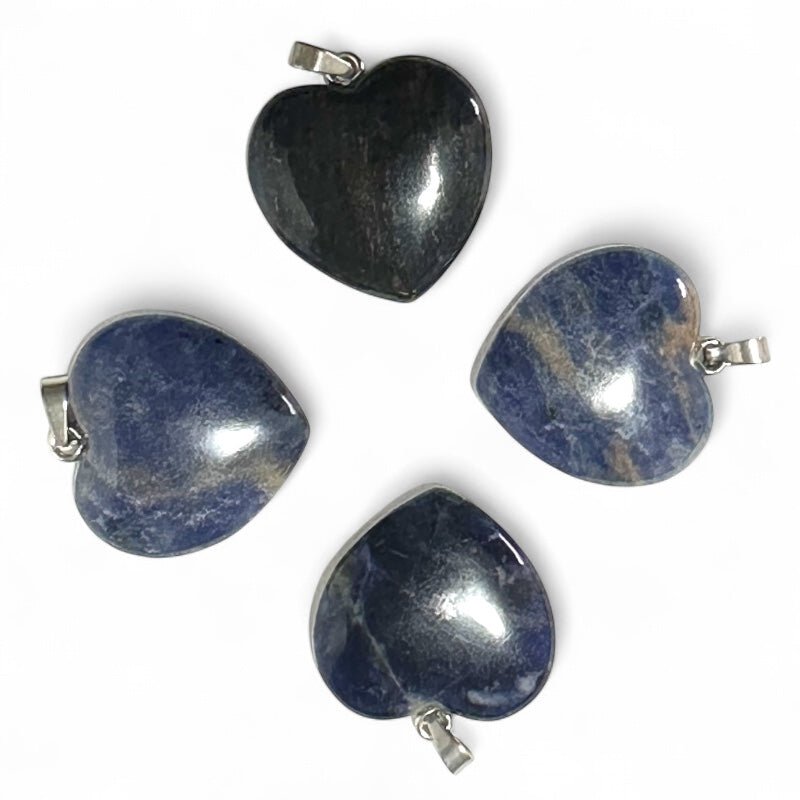 Pendentif coeur sodalite Brésil A (20mm) - La Boite à Cailloux