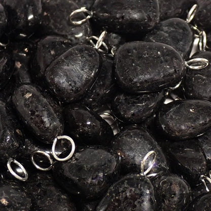 Pendentif coppernite (nuummite indienne) A (pierre roulée) - La Boite à Cailloux