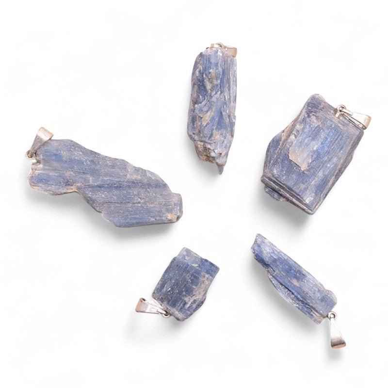 Pendentif cyanite bleue Brésil AA (pierre brute) - La Boite à Cailloux