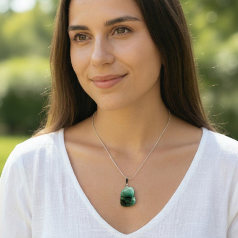 Pendentif émeraude Brésil A pierre roulée boucle argent 925 - La Boite à Cailloux