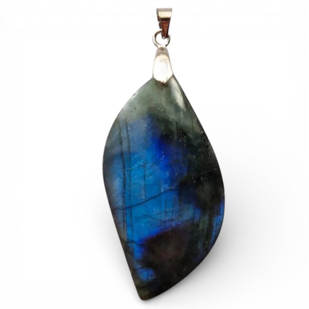 Pendentif feuille labradorite bleue Madagascar A forme libre - La Boite à Cailloux