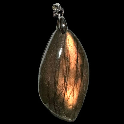 Pendentif feuille labradorite rose orangée Madagascar A - La Boite à Cailloux