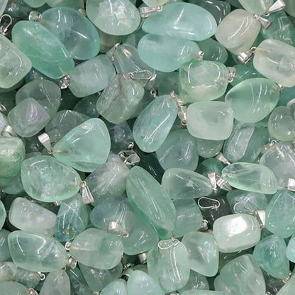Pendentif fluorine verte Chine A (pierre roulée) - La Boite à Cailloux