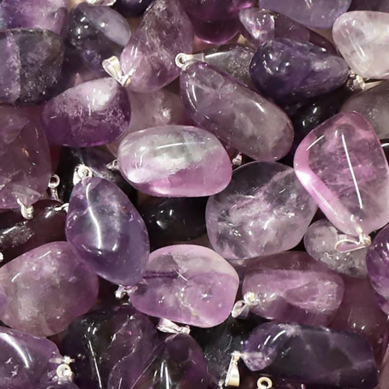 Pendentif fluorine violette Chine A+ (pierre roulée) - La Boite à Cailloux