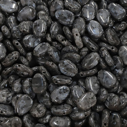 Pendentif granite (larvikite) Norvège A (pierre trouée) + cordon - La Boite à Cailloux