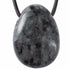 Pendentif granite (larvikite) Norvège A (pierre trouée) + cordon - La Boite à Cailloux