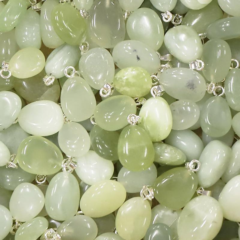 Pendentif jade de Chine A (pierre roulée) - La Boite à Cailloux