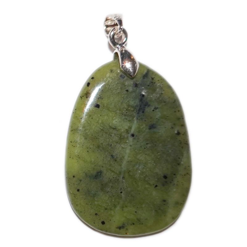Pendentif jade néphrite Canada A (pierre plate) - La Boite à Cailloux
