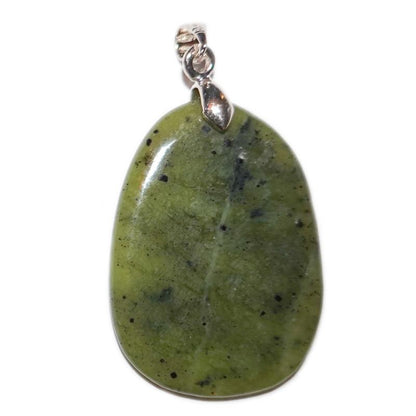 Pendentif jade néphrite Canada A (pierre plate) - La Boite à Cailloux