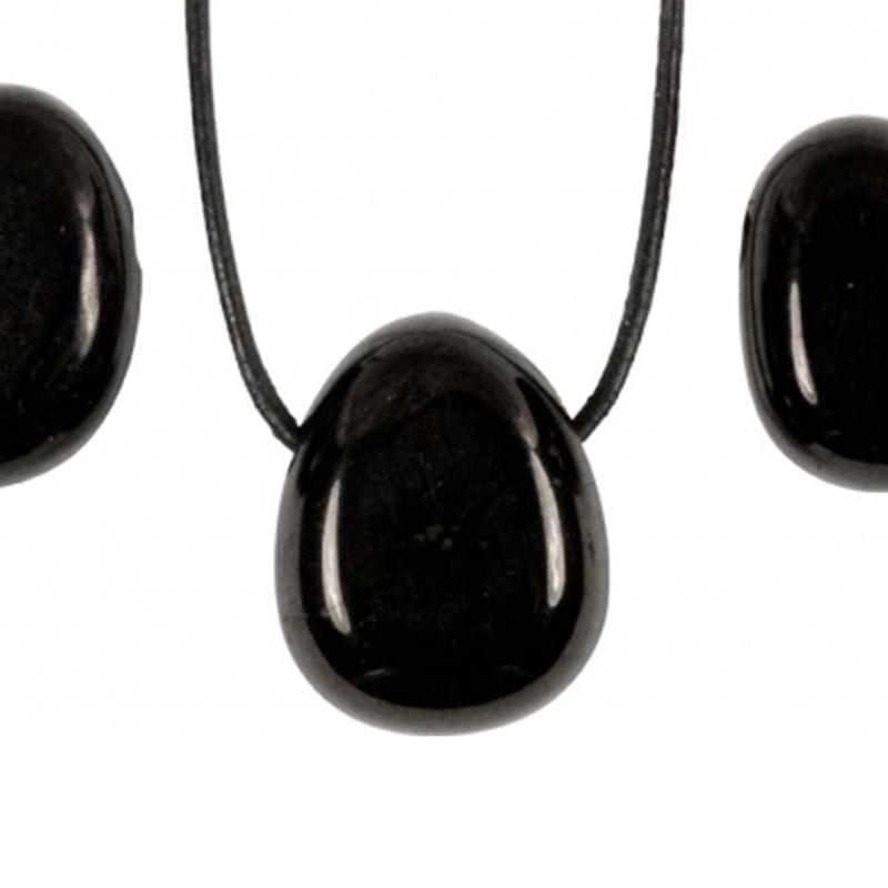 Pendentif jais Mongolie A pierre trouée + cordon - La Boite à Cailloux