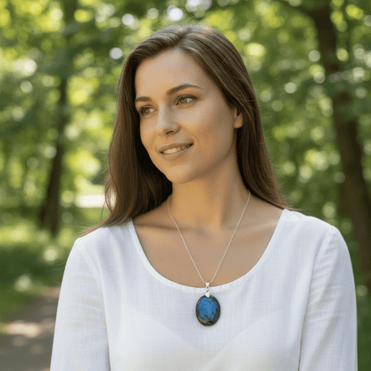 Pendentif labradorite bleue Madagascar AA+ - La Boite à Cailloux