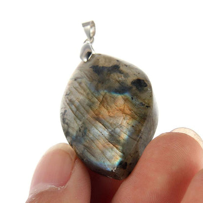 Pendentif labradorite feuille multicolore Madagascar A - La Boite à Cailloux