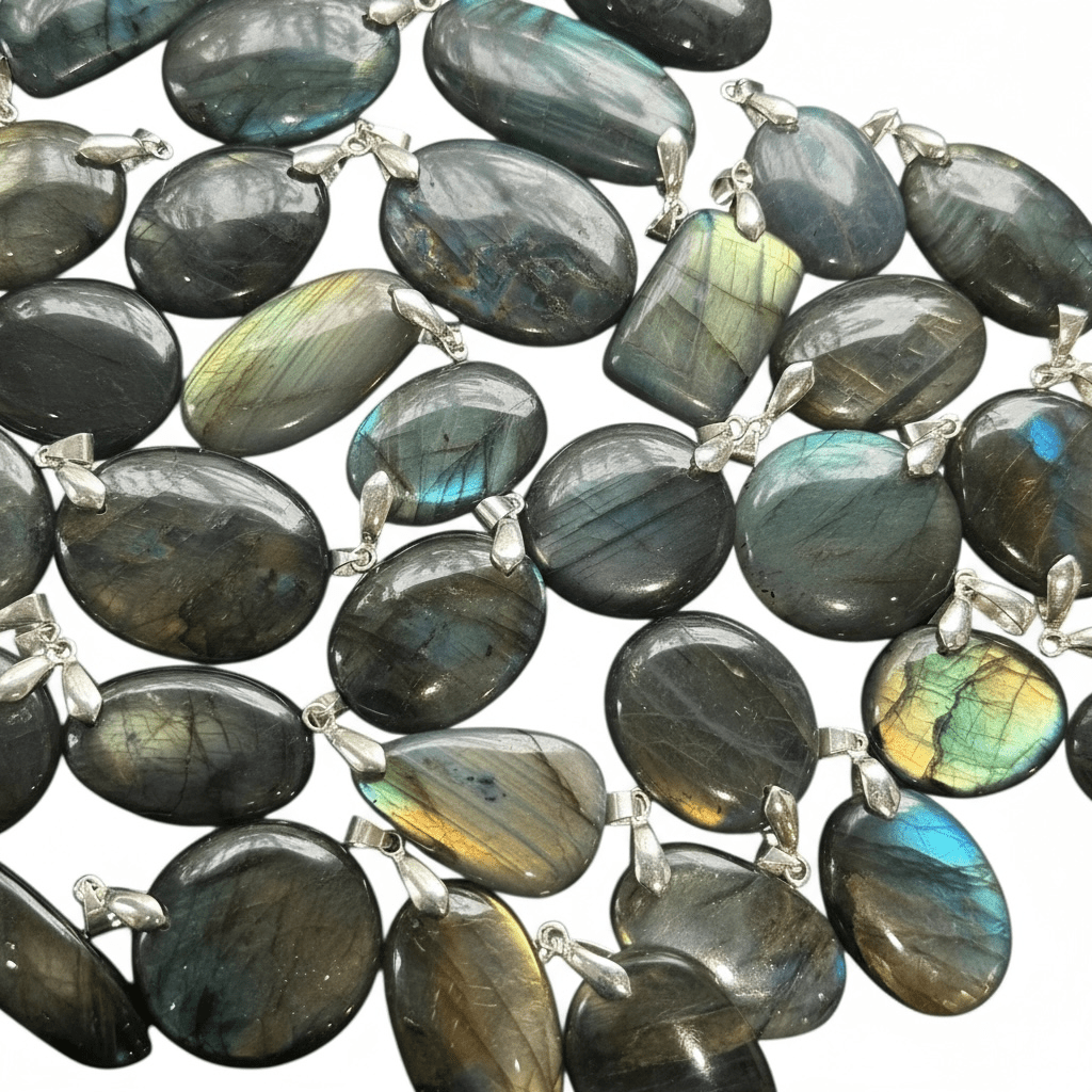 Pendentif labradorite multicolore Madagascar AA+ - La Boite à Cailloux