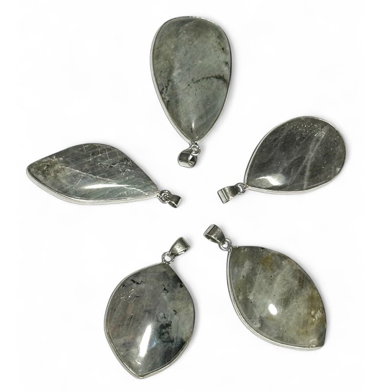 Pendentif labradorite "Mystic Shine" Madagascar AA forme libre sertie - La Boite à Cailloux