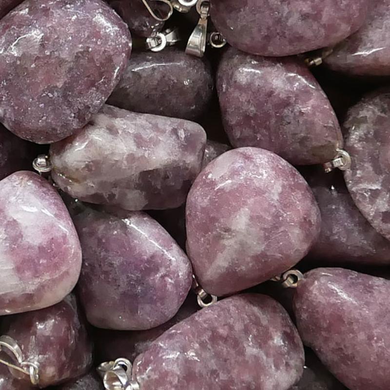 Pendentif lépidolite Madagascar A+ (pierre roulée) - La Boite à Cailloux