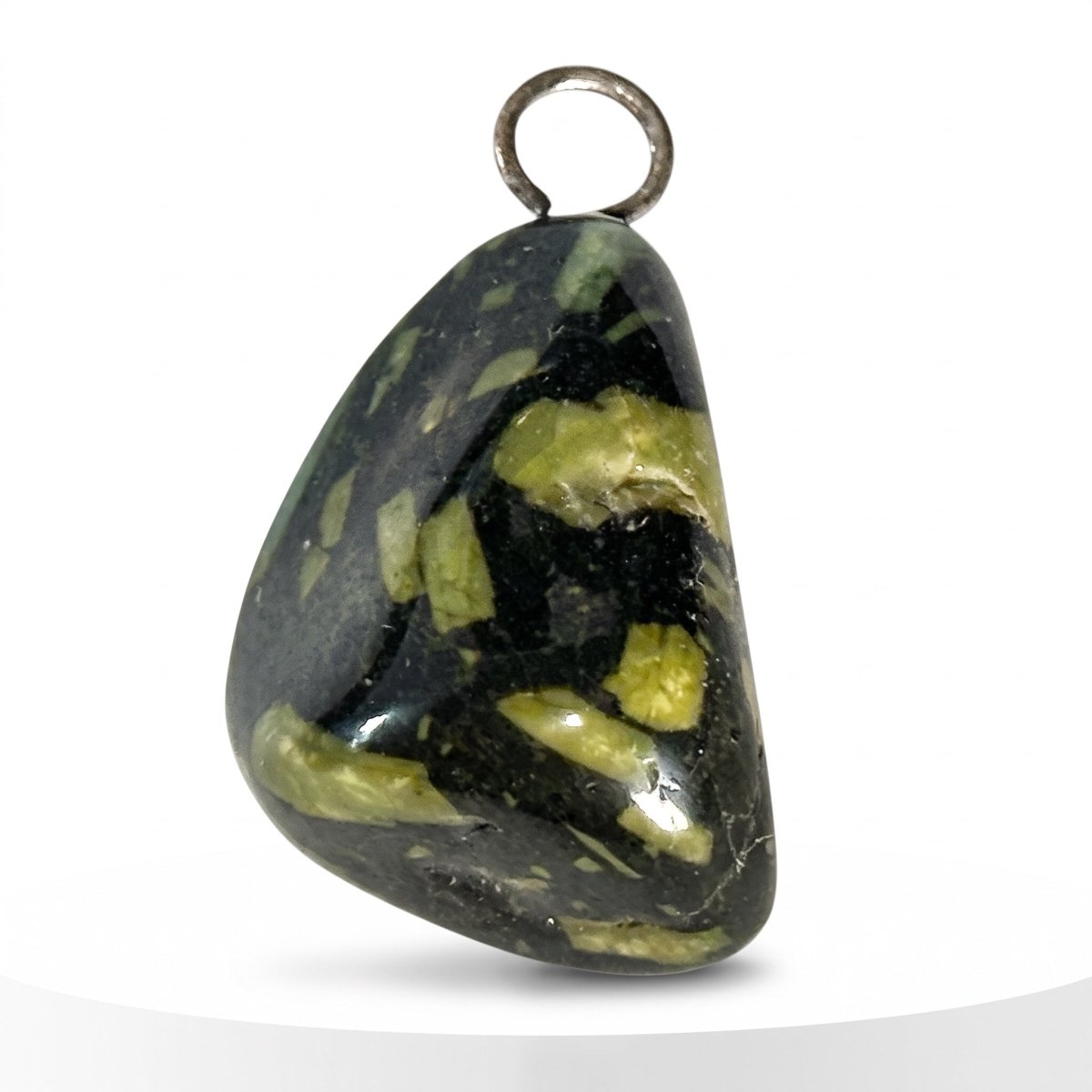Pendentif porphyre vert Grèce A (pierre roulée) - La Boite à Cailloux