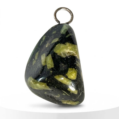 Pendentif porphyre vert Grèce A (pierre roulée) - La Boite à Cailloux