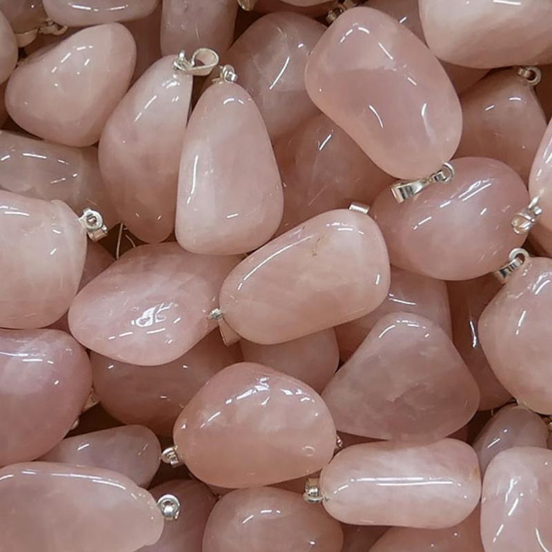 Pendentif quartz rose Brésil A (pierre roulée) - La Boite à Cailloux
