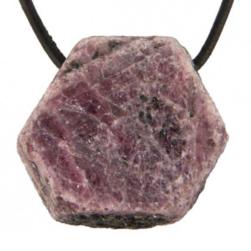Pendentif rubis Inde AB (pierre brute) + cordon - La Boite à Cailloux