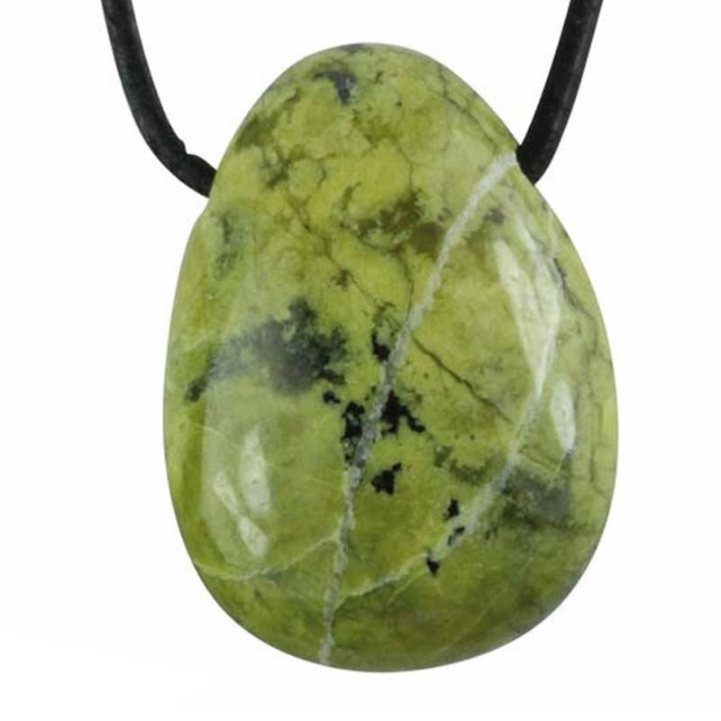 Pendentif serpentine Pérou A (pierre trouée) + cordon - La Boite à Cailloux