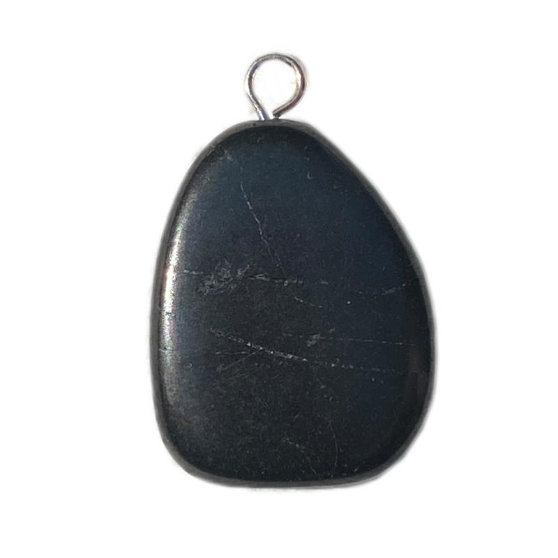 Pendentif shungite Russie A (pierre plate) - La Boite à Cailloux