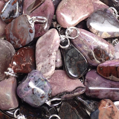 Pendentif sugilite Afrique du Sud AB (pierre roulée) - La Boite à Cailloux