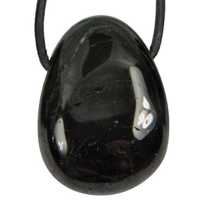 Pendentif tourmaline noire Brésil AA (pierre trouée) + cordon - La Boite à Cailloux