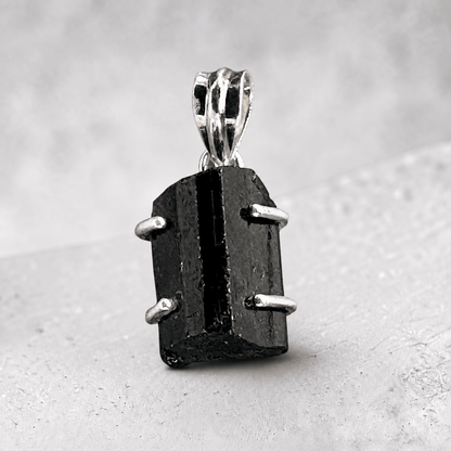 Pendentif tourmaline noire cristallisée Brésil AA – argent 925 - La Boite à Cailloux