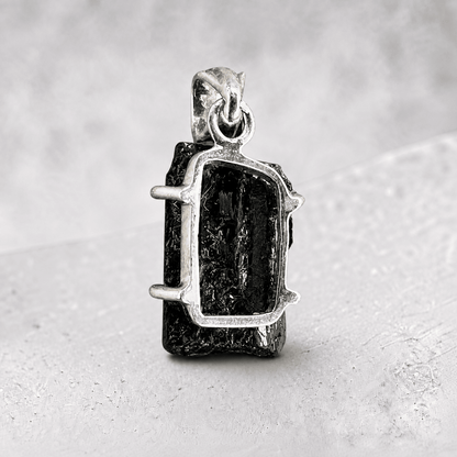 Pendentif tourmaline noire cristallisée Brésil AA – argent 925 - La Boite à Cailloux