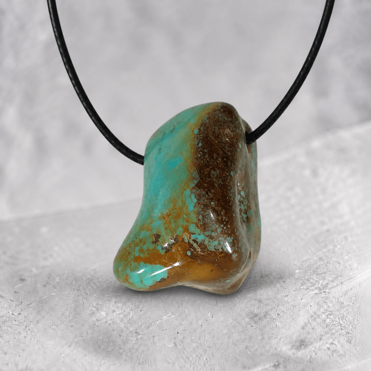 Pendentif turquoise Tibet A+ (pierre trouée) + cordon - La Boite à Cailloux