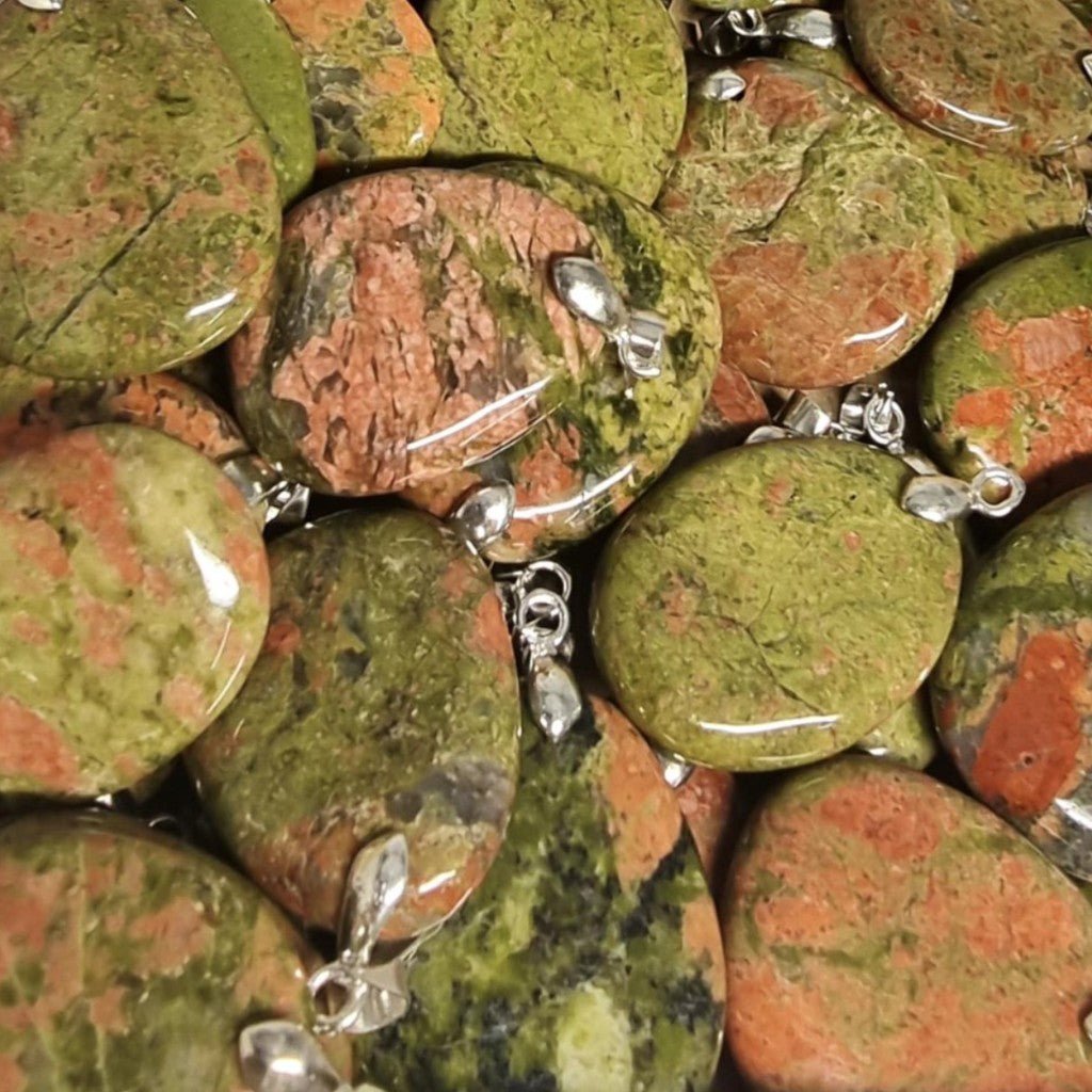 Pendentif unakite Afrique du Sud A (pierre plate) - La Boite à Cailloux
