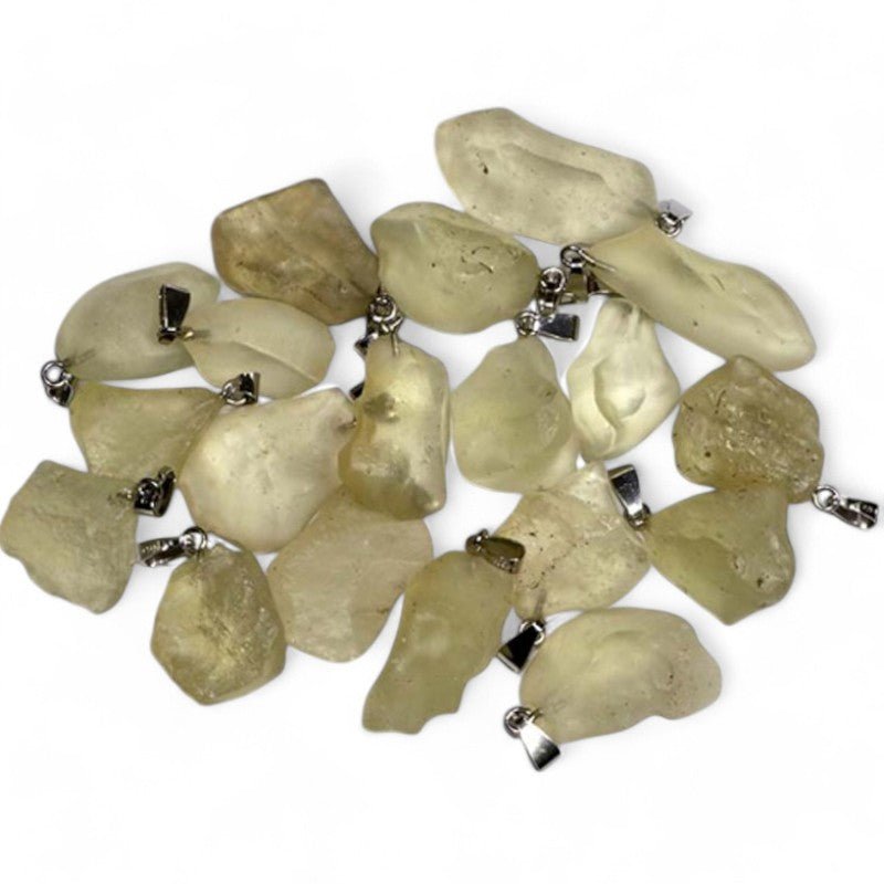 Pendentif Verre Libyque ou Tectite jaune Lybie A pierre roulée boucle argent 925 - La Boite à Cailloux
