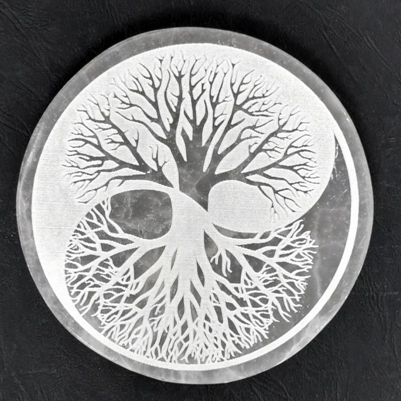 Plaque de rechargement sélénite arbre de vie Ying et Yang - 100mm - La Boite à Cailloux