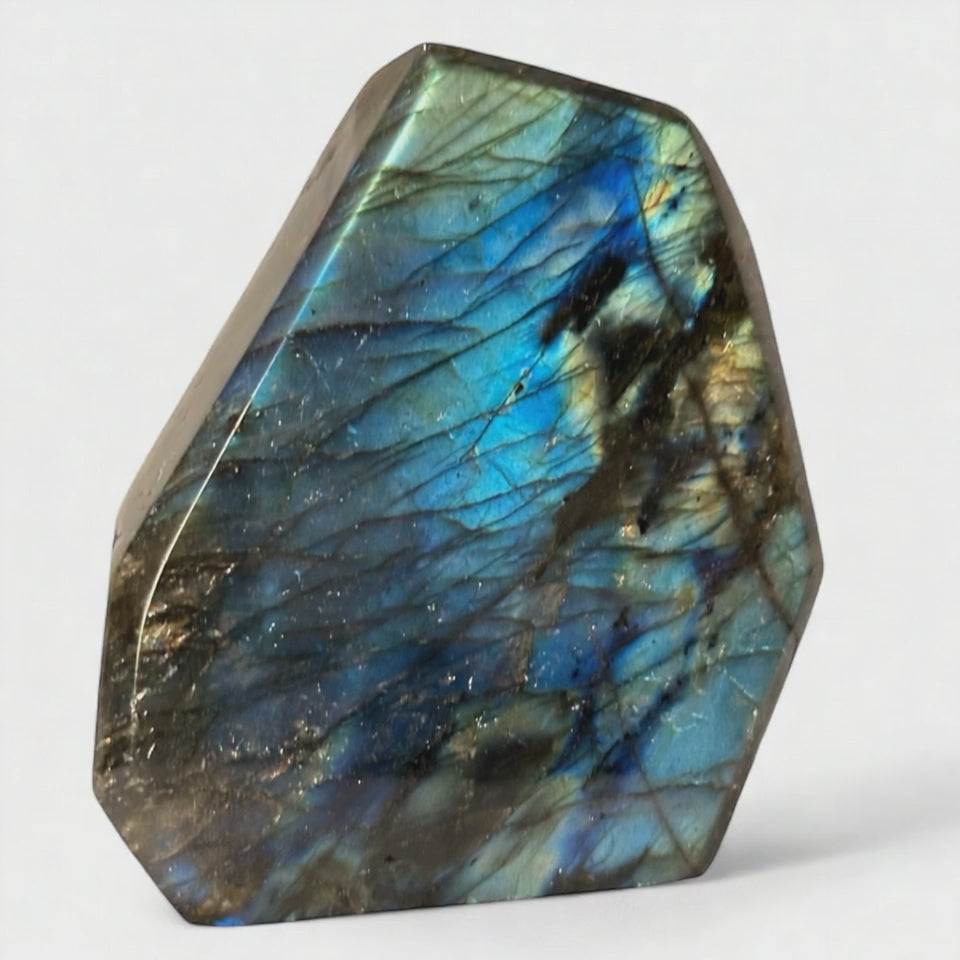 Labradorite taillée polie toutes faces Madagascar AA - 290g