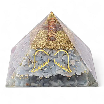 Emerald orgonite pyramid 3cm