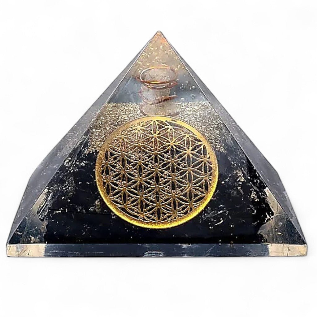 Pyramide orgonite tourmaline noire fleur de vie pointe de cristal (70mm) - La Boite à Cailloux