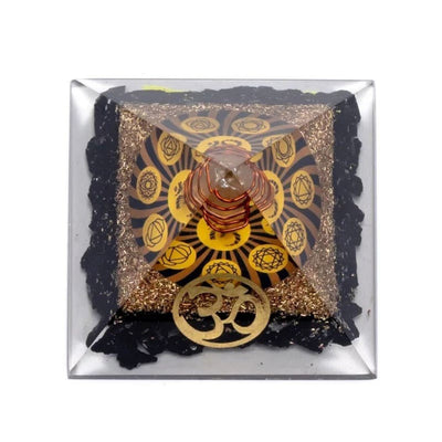 Emerald orgonite pyramid 3cm