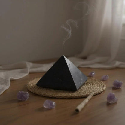 Pyramide shungite Russie AA (40mm) - La Boite à Cailloux