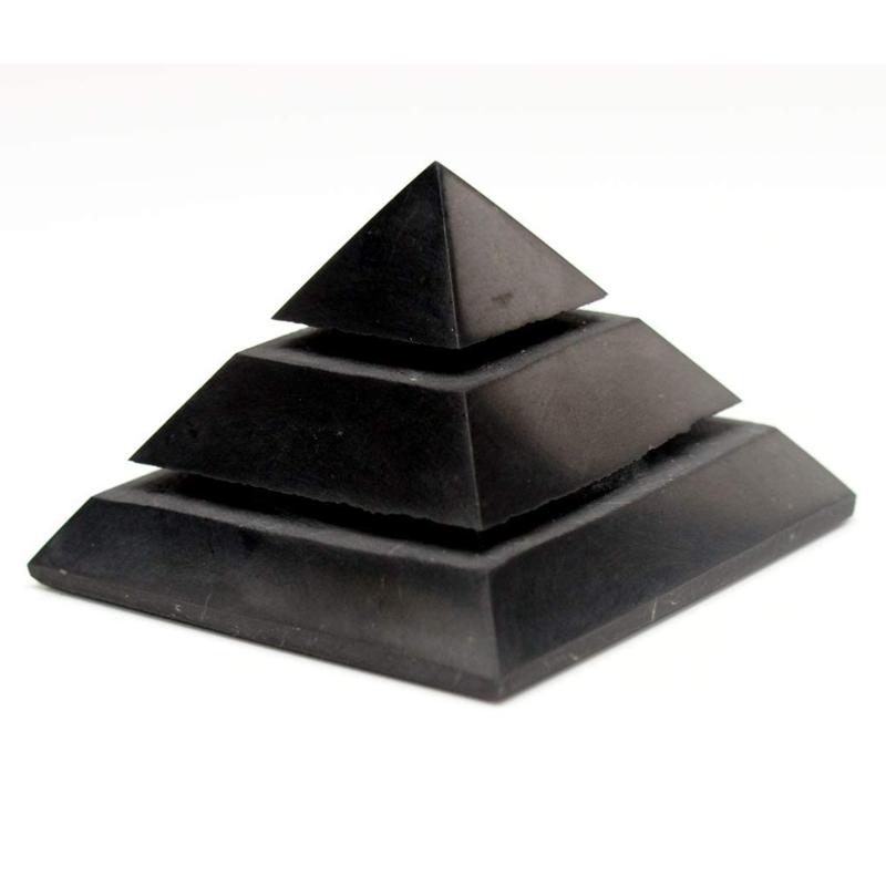 Pyramide shungite Sakkara Russie AA (70mm) - La Boite à Cailloux
