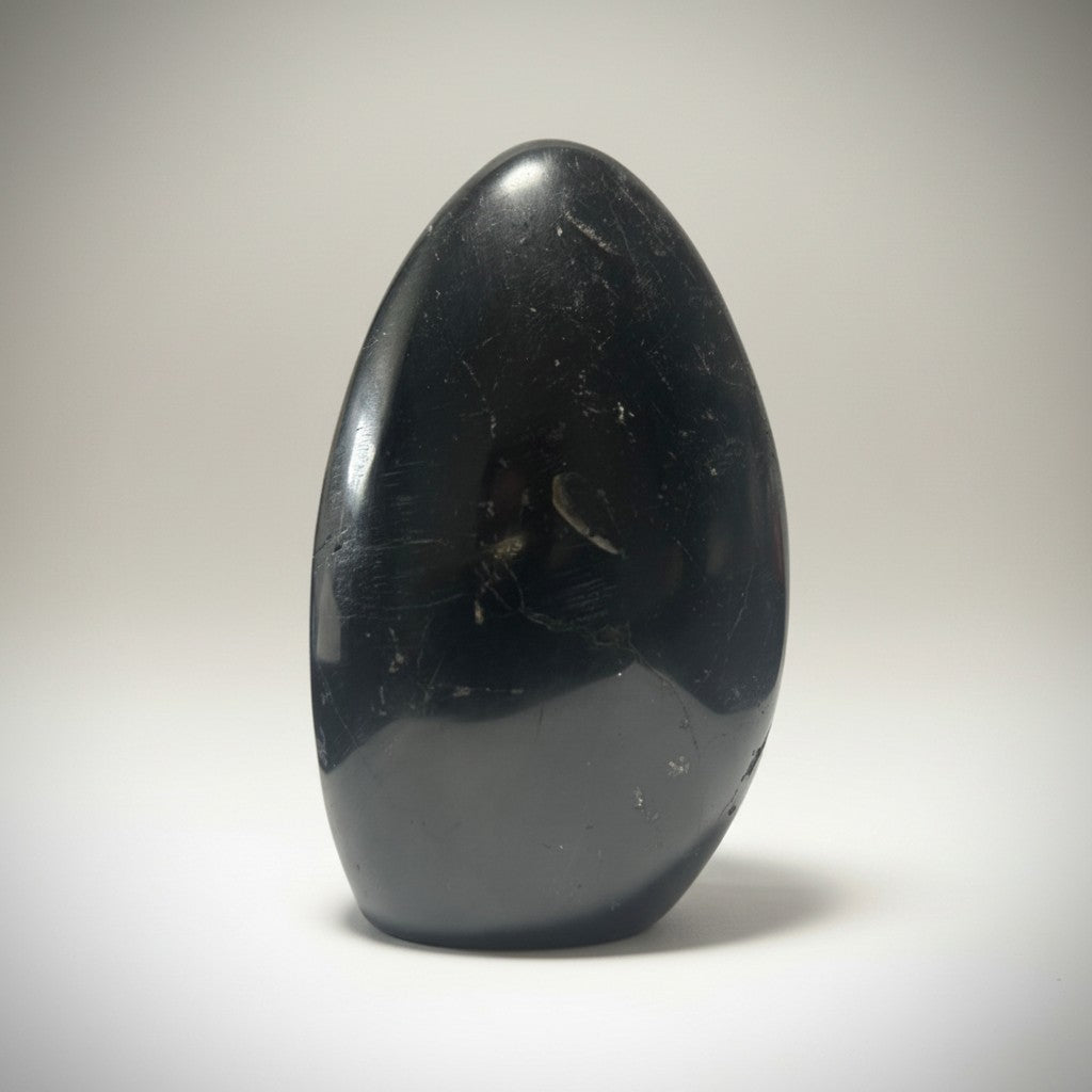 Tourmaline noire Madagascar forme libre - 366g - La Boite à Cailloux