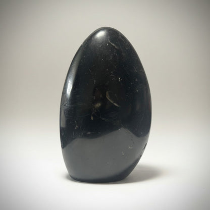 Tourmaline noire Madagascar forme libre - 366g - La Boite à Cailloux