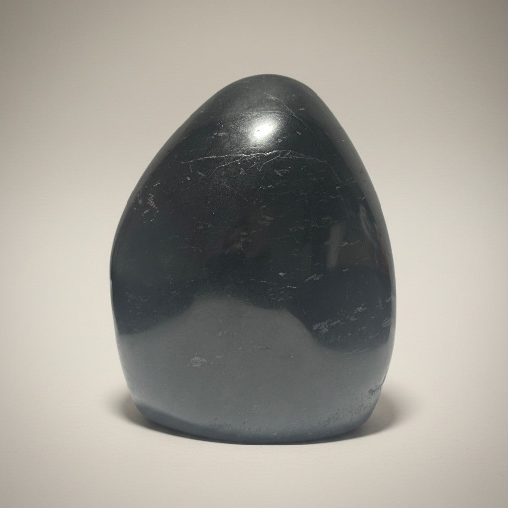 Tourmaline noire Madagascar forme libre - 437g - La Boite à Cailloux