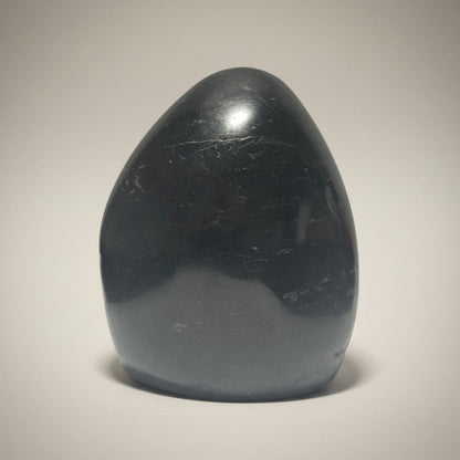Tourmaline noire Madagascar forme libre - 437g - La Boite à Cailloux